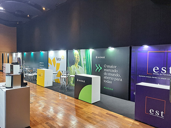 Stands / Women Invest