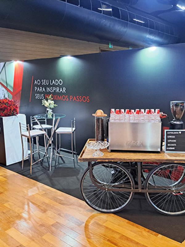 Stands / Women Invest