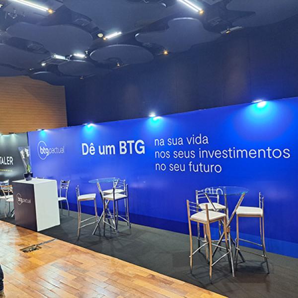 Stands / Women Invest